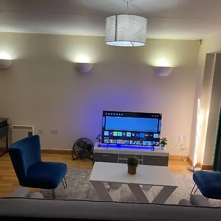 2 Bedrooms, 2 Bathrooms Stunning Penthouse View