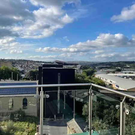2 Bedrooms, 2 Bathrooms Stunning Penthouse View * ブラッドフォード