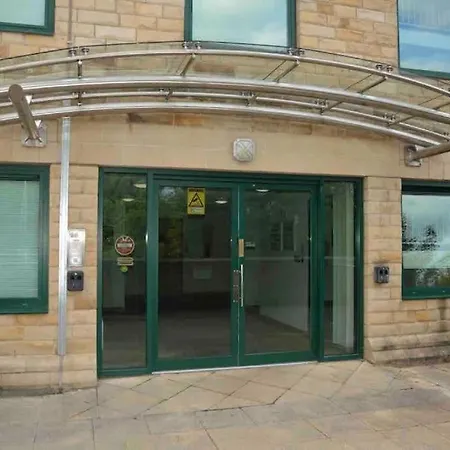 2 Bedrooms, 2 Bathrooms Stunning Penthouse View Bradford (West Yorkshire)
