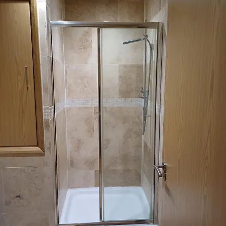 아파트 2 Bedrooms, 2 Bathrooms Stunning Penthouse View 브래드퍼드