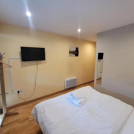 아파트 2 Bedrooms, 2 Bathrooms Stunning Penthouse View 브래드퍼드