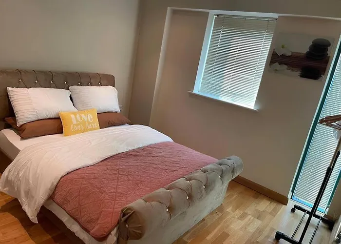 2 Bedrooms, 2 Bathrooms Stunning Penthouse View