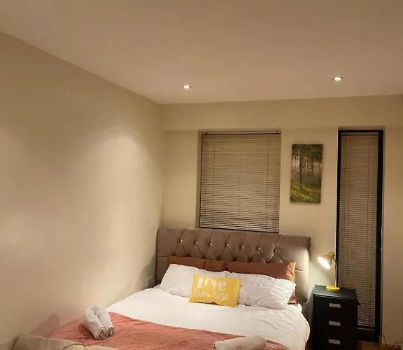 2 Bedrooms, 2 Bathrooms Stunning Penthouse View Apartment