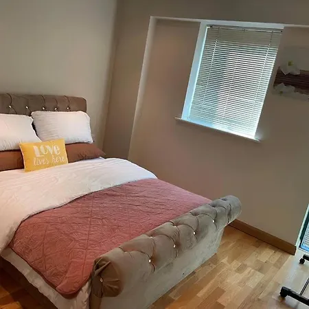 2 Bedrooms, 2 Bathrooms Stunning Penthouse View