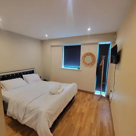 2 Bedrooms, 2 Bathrooms Stunning Penthouse View برادفورد